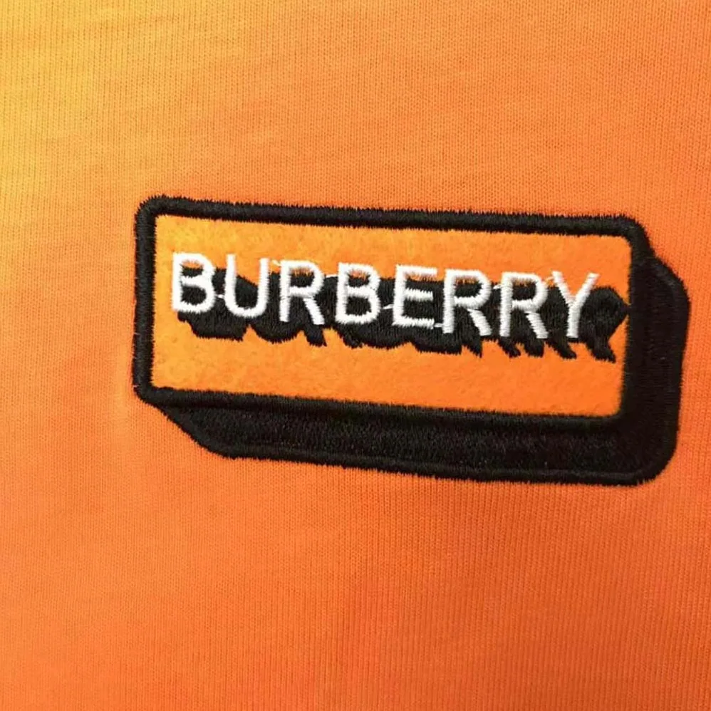 Burberry Logo Appliqué Cotton Oversized T-shirt for Women in Orange Burberry Logo Appliqué Cotton Oversized T-shirt for Women in Orange