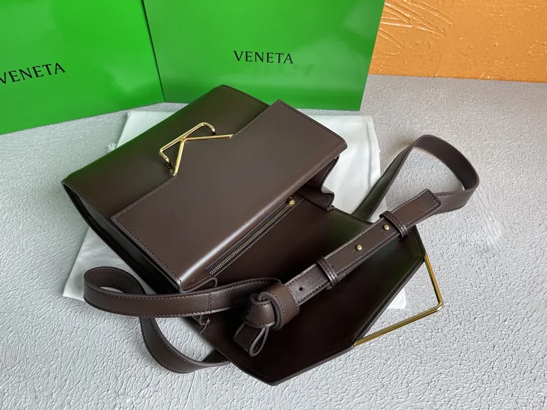 Bottega Veneta Clip Bag Brown Bottega Veneta Clip Bag Brown