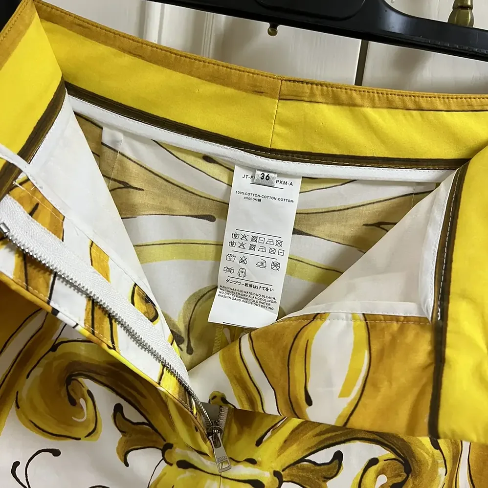Dolce Gabbana D&G Cotton Poplin Shorts with Majolica Print for Women