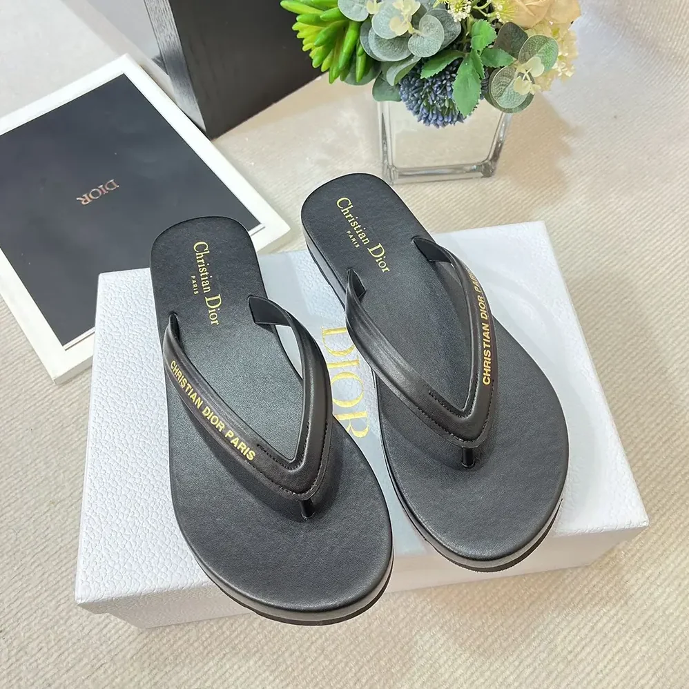 Dior Diorsea Thong Sandal Black Leather for Women in Effect Fabric Dior Diorsea Thong Sandal Black Leather for Women in Effect Fabric