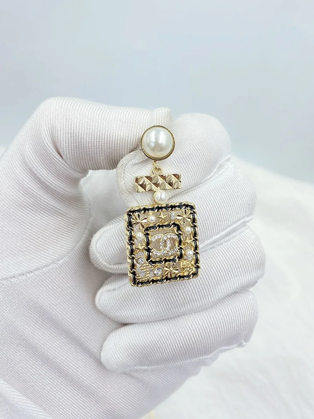 Chanel Douple Black Border Square Frame Earrings Gold Tone Chanel Douple Black Border Square Frame Earrings Gold Tone
