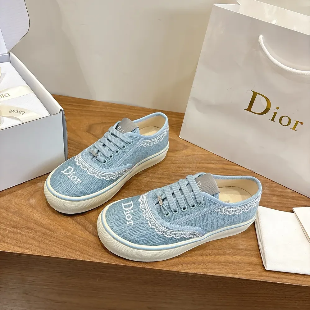 Dior Saltwind Sneaker Bleu Ciel Dior Oblique Embroidered Cotton and White Lace for Unisex Dior Saltwind Sneaker Bleu Ciel Dior Oblique Embroidered Cotton and White Lace for Unisex