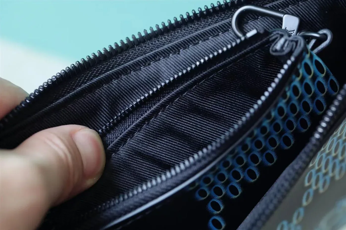 Louis Vuitton Trio Messenger Damier Spray Blue Louis Vuitton Trio Messenger Damier Spray Blue