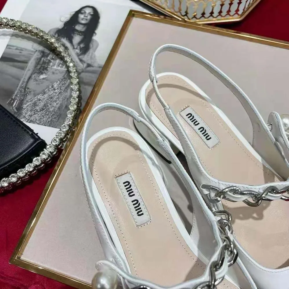 Miu Miu Patent Leather Pumps in 35mm Heel for Women in White Miu Miu Patent Leather Pumps in 35mm Heel for Women in White