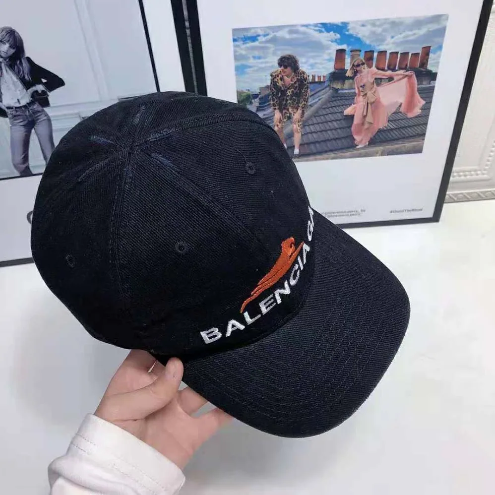 Balenciaga Year Of The Tiger Cap in Black and White Cotton Drill for Women Balenciaga Year Of The Tiger Cap in Black and White Cotton Drill for Women