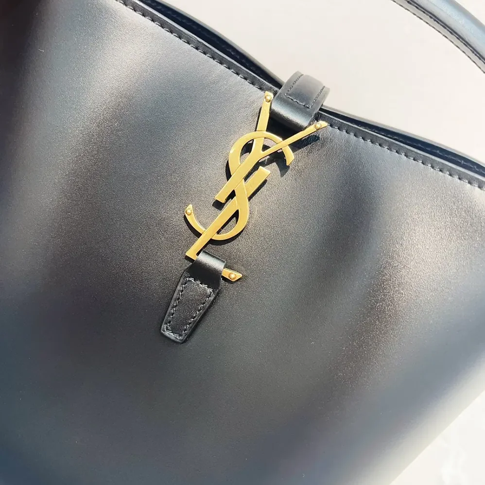 Saint Laurent YSL Le 37 Small in Shiny Leather for Women in Black Saint Laurent YSL Le 37 Small in Shiny Leather for Women in Black