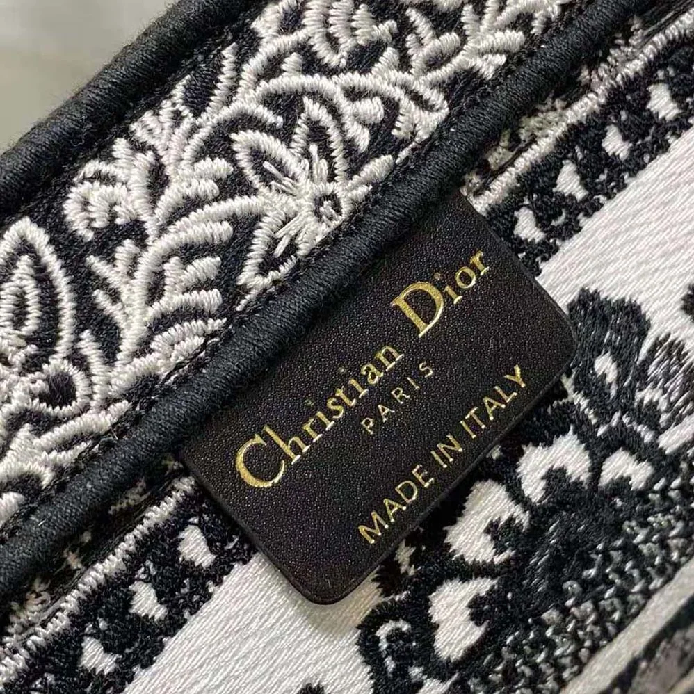 Dior Hat Basket Bag White and Black Butterfly Bandana Embroidery for Women Dior Hat Basket Bag White and Black Butterfly Bandana Embroidery for Women