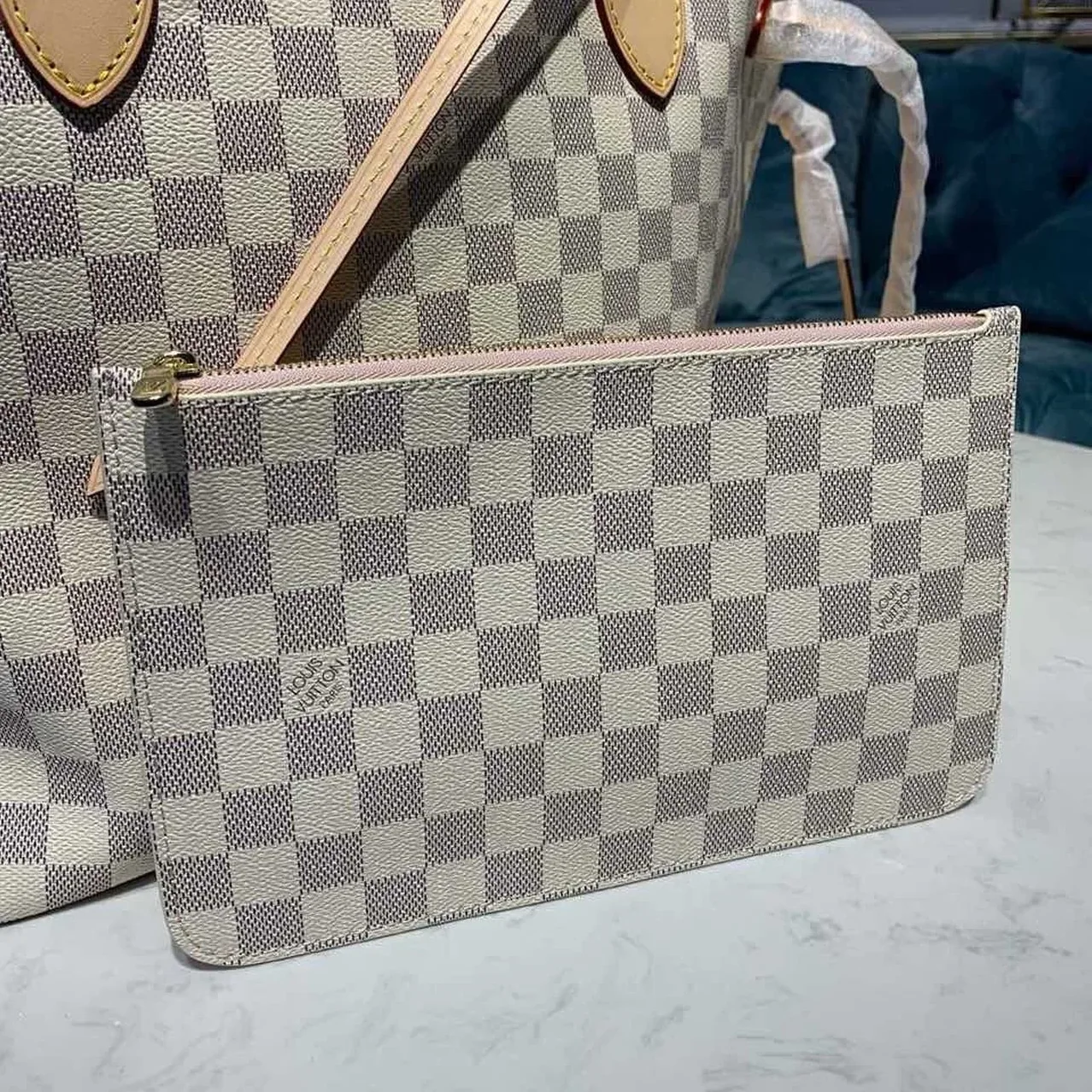 Louis Vuitton Neverfull MM Tote Bag / Rose Ballerine Pink Damier Azur Canvas Louis Vuitton Neverfull MM Tote Bag / Rose Ballerine Pink Damier Azur Canvas