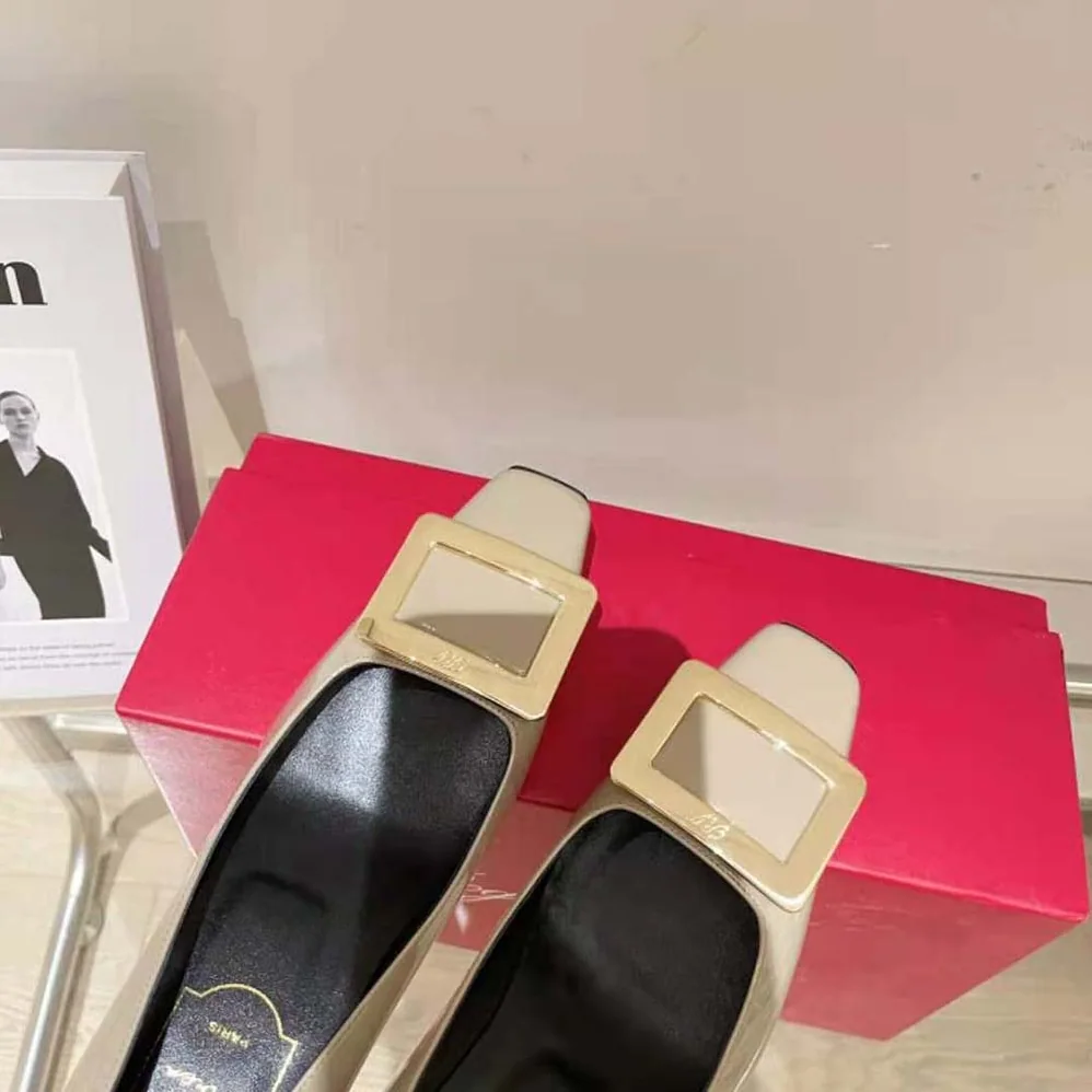 Roger Vivier Belle Vivier Metal Buckle Pumps in Patent Leather for Women in Brown