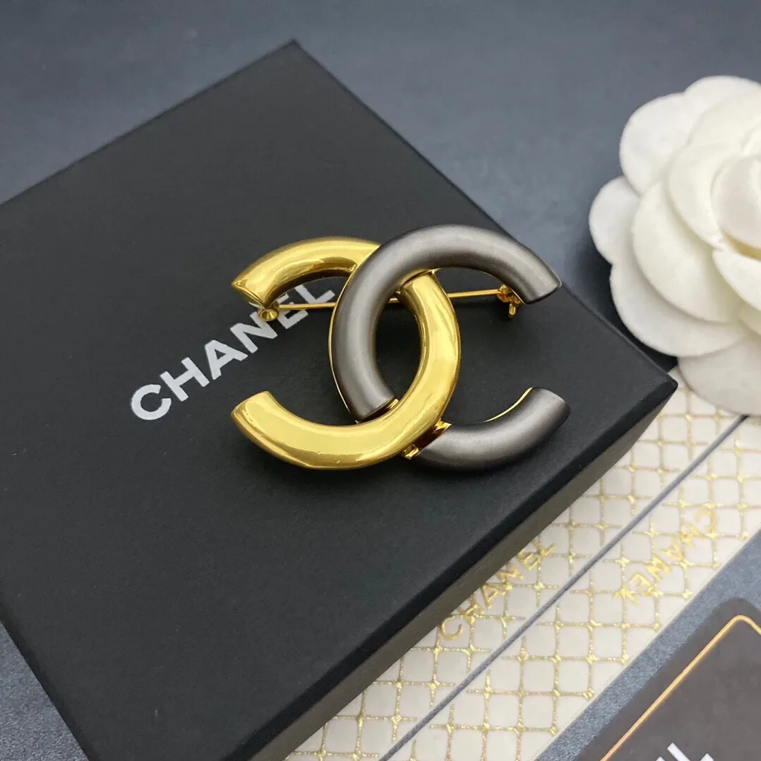 Chanel Brooch Gold in toned Chanel Brooch Gold in toned