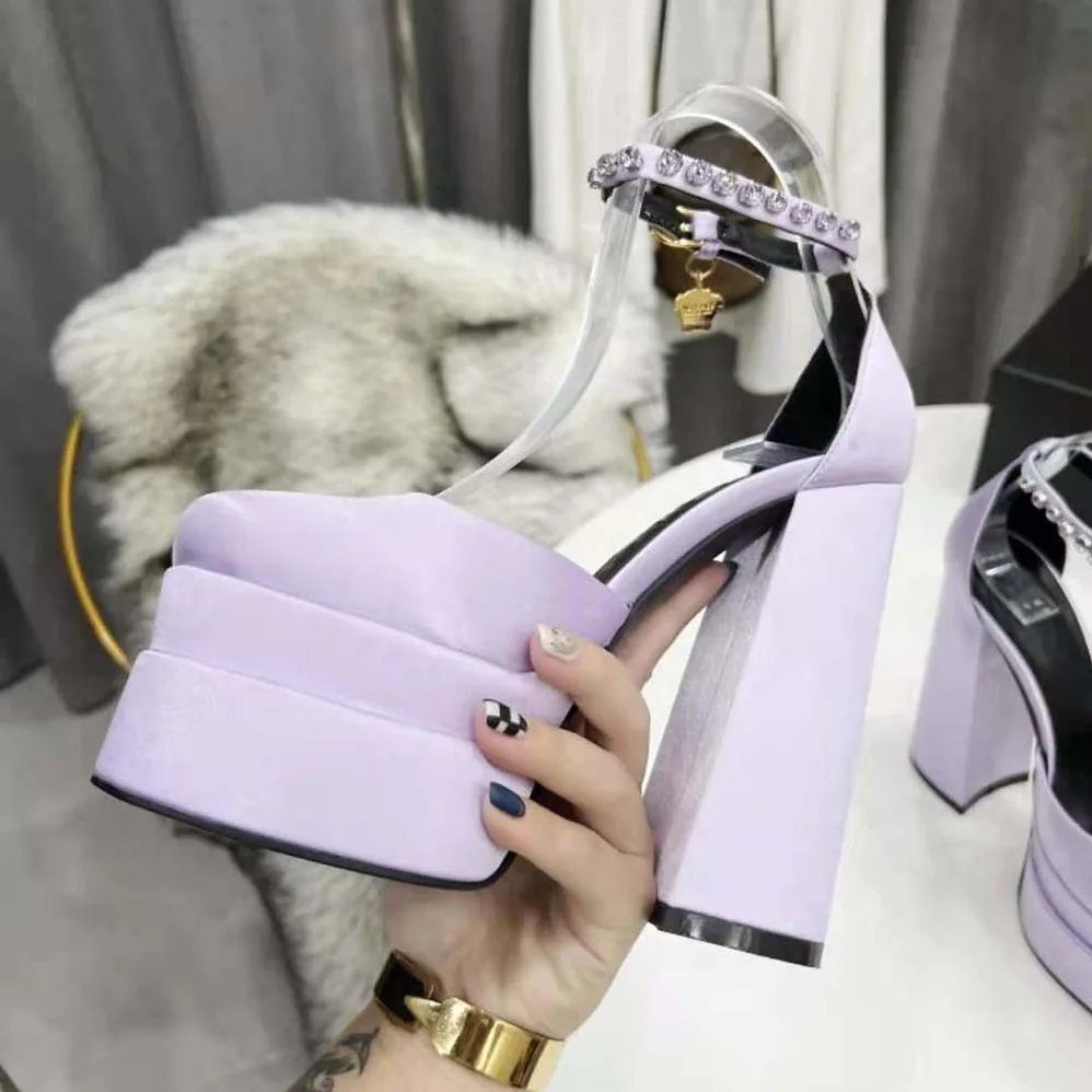 Versace Medusa Aevitas Platform Pumps in 15.5cm Heel Hight for Women in Purple