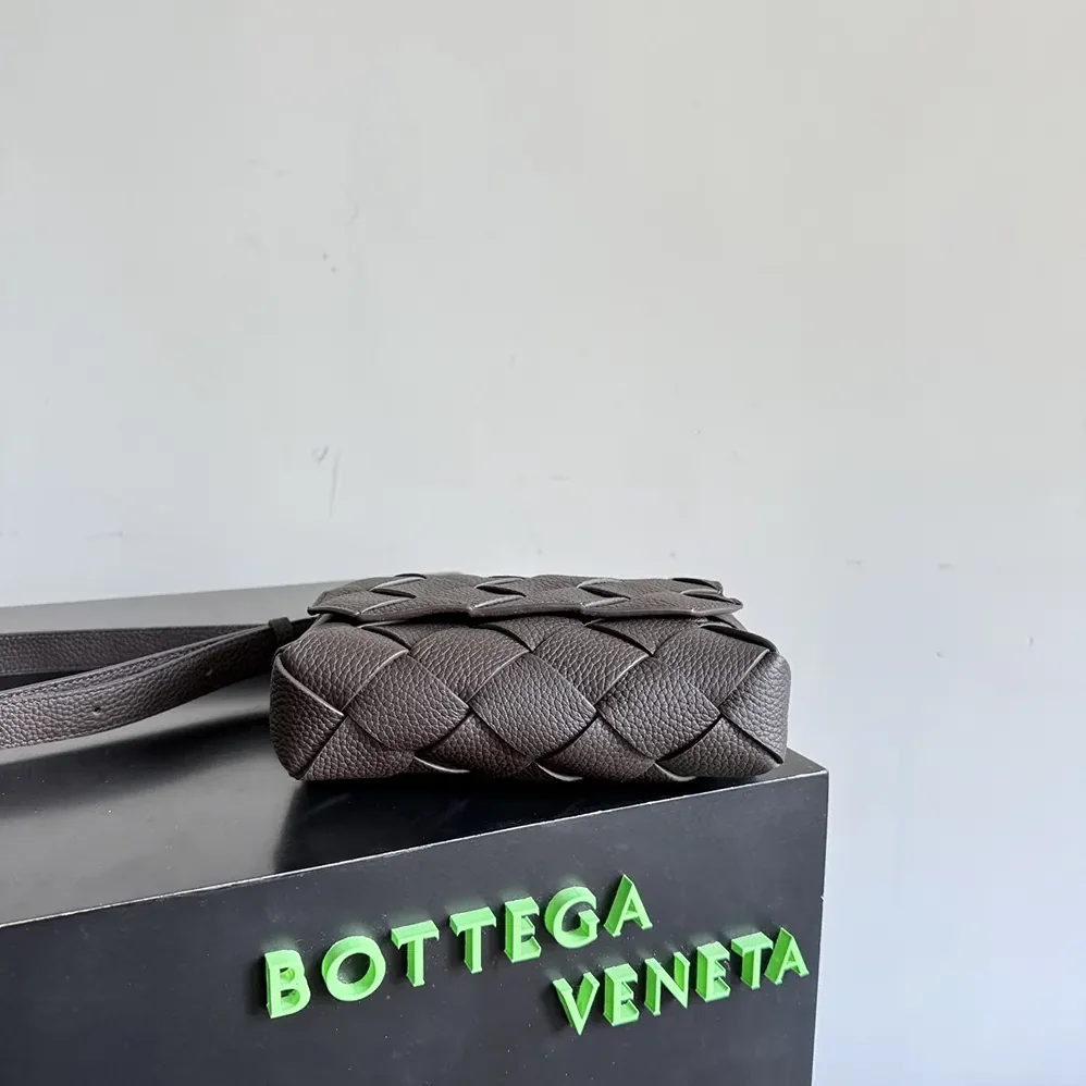 Bottega Veneta Diago for Unisex in Bordeaux