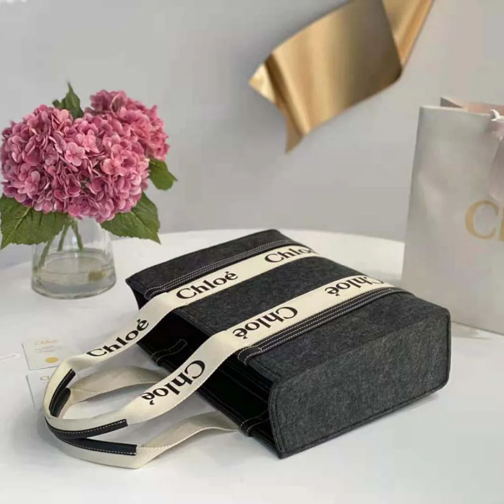 Chloe Medium Woody Tote Bag for Women in Silver Chloe Medium Woody Tote Bag for Women in Silver