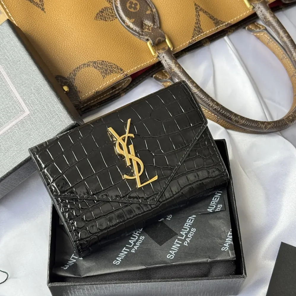 Saint Laurent YSL Uptown Flap Card Case in Crocodile for Women in Embossed Shiny Leather Saint Laurent YSL Uptown Flap Card Case in Crocodile for Women in Embossed Shiny Leather