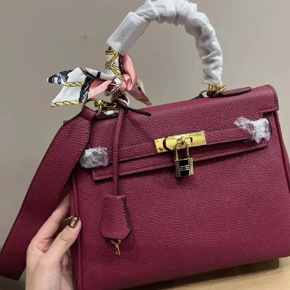 Hermes Kelly Bag 20 in Epsom Leather for Women in Bordeaux