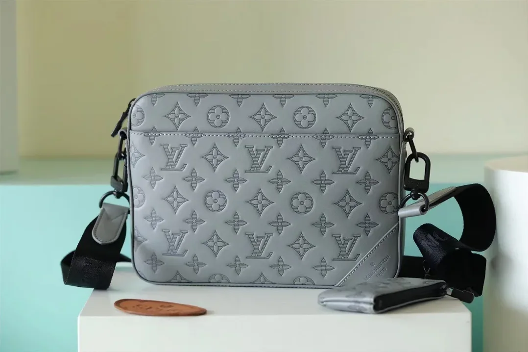 Louis Vuitton Duo Messenger Monogram Shadow Anthracite Gray Louis Vuitton Duo Messenger Monogram Shadow Anthracite Gray