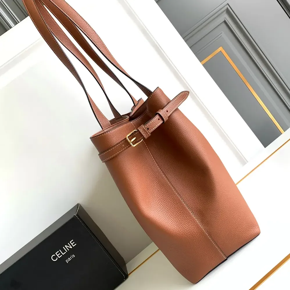 Celine Medium Cabas Anaïs Cuir Triomphe in Grained Calfskin for Women in Tan Celine Medium Cabas Anaïs Cuir Triomphe in Grained Calfskin for Women in Tan