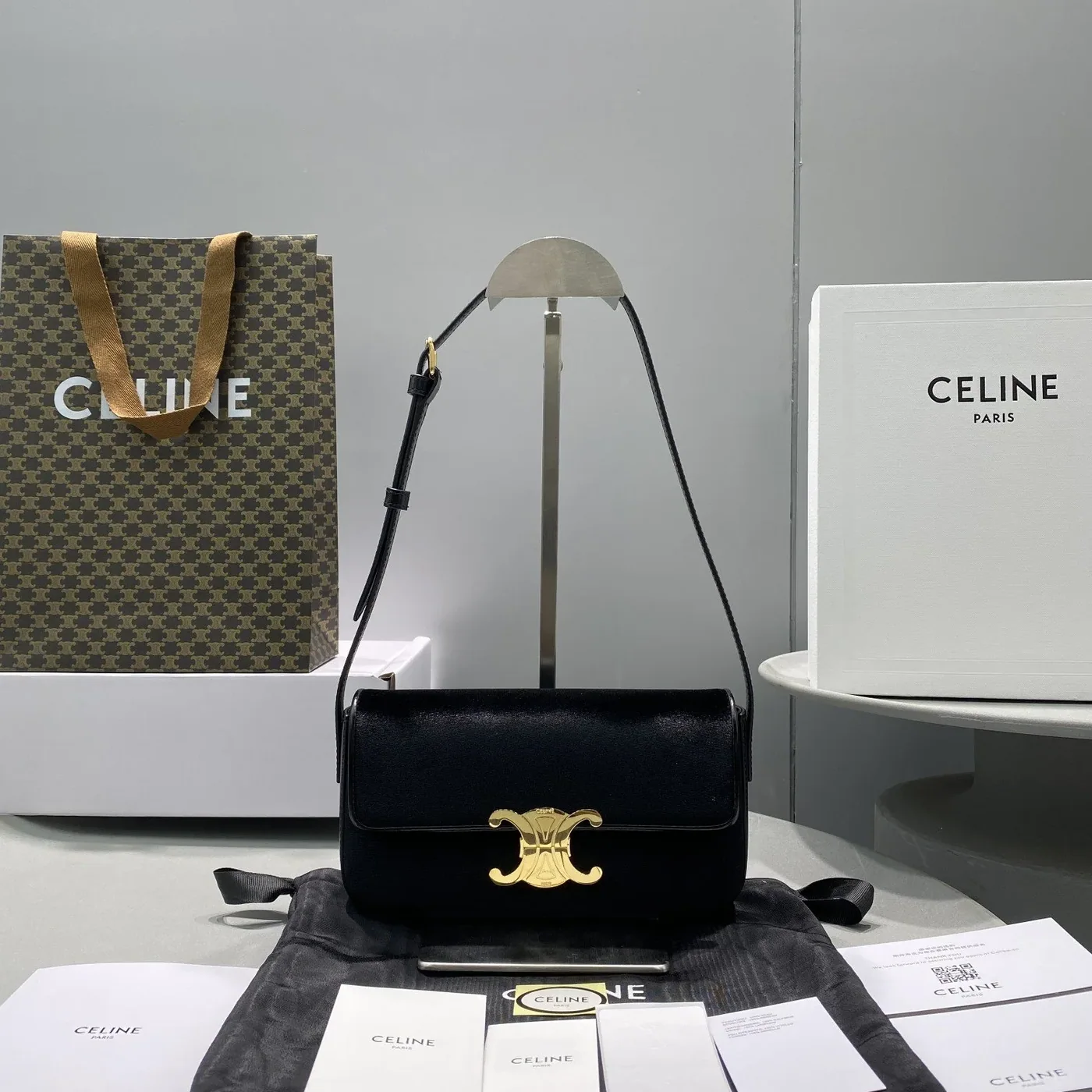 Celine Cuir Triomphe Shoulder Bag Red / Celine Cuir Triomphe Shoulder Bag Red /