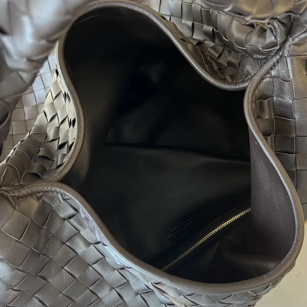 Bottega Veneta Large Hop Shoulder Bag in Calf Leather for Women in Chocolate