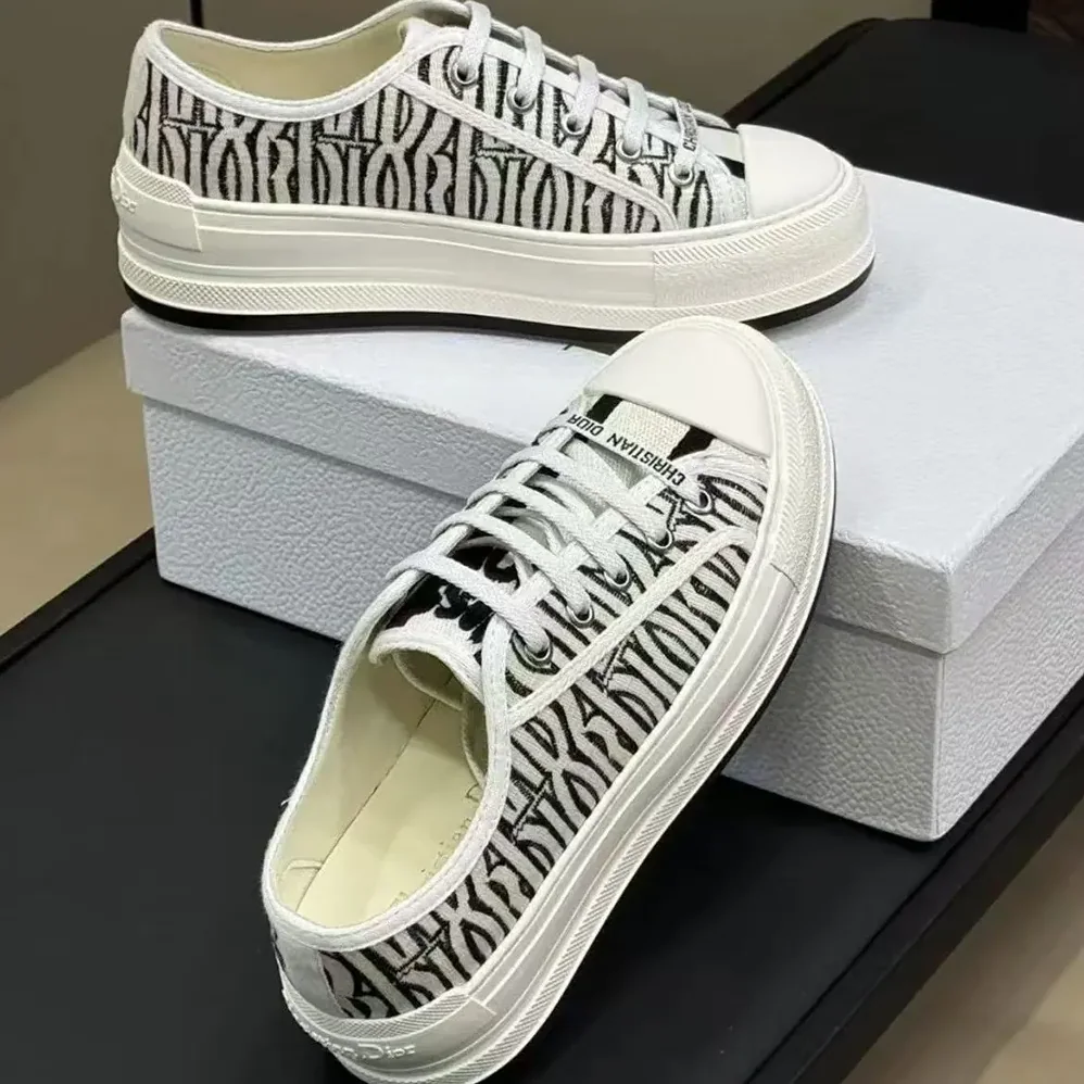 Dior Walk'n'Dior Platform Sneaker Embroidered Cotton for Women in White/Black Dior Walk'n'Dior Platform Sneaker Embroidered Cotton for Women in White/Black