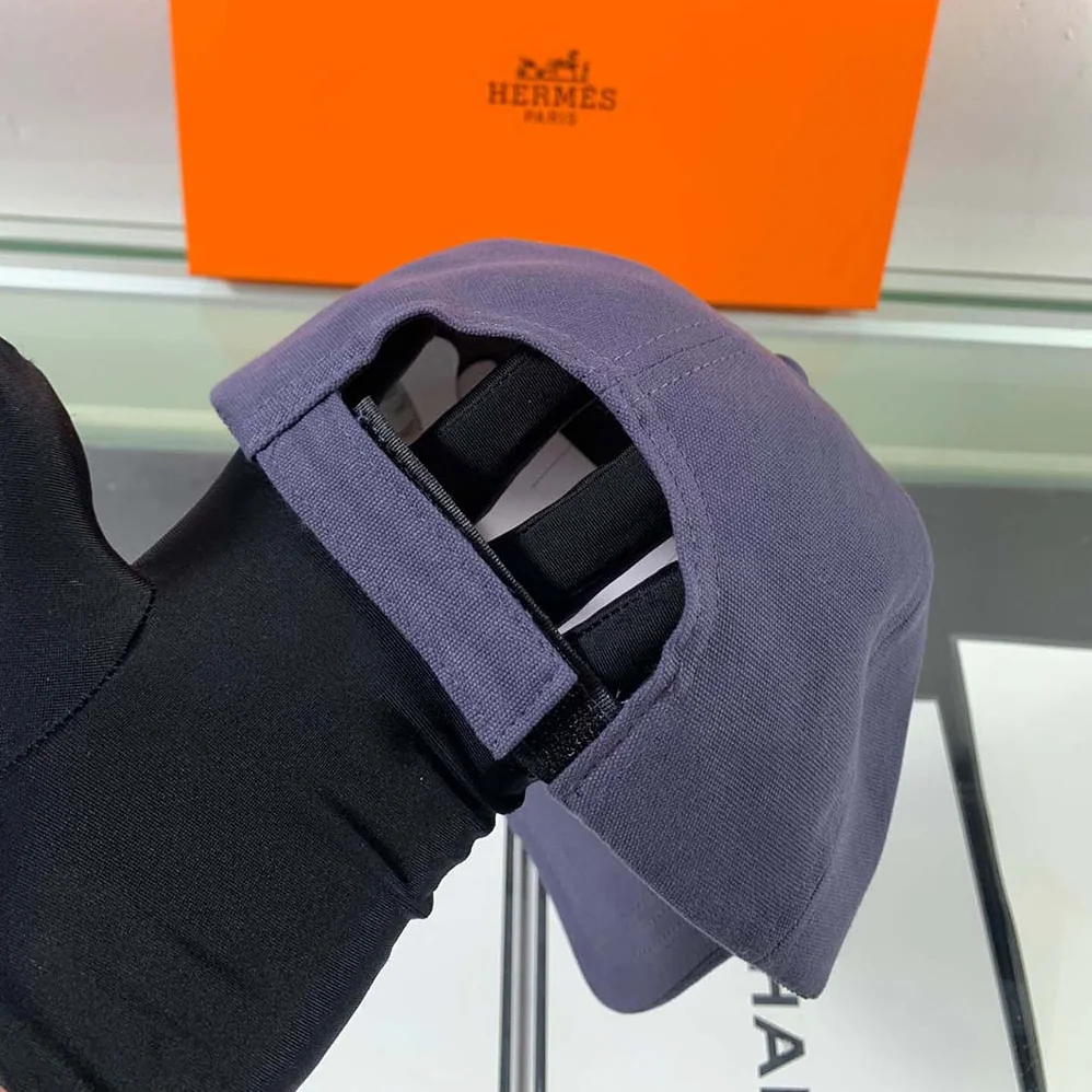 Hermes Miles H Circle Cap in Stretch Cotton for Men in Navy Hermes Miles H Circle Cap in Stretch Cotton for Men in Navy