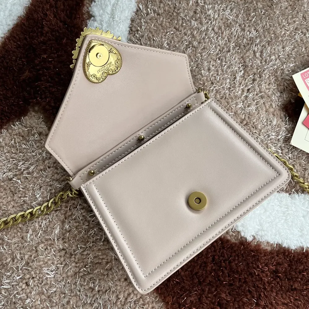 Dolce Gabbana D&G Medium Smooth Calfskin Devotion Bag for Women in Pink Dolce Gabbana D&G Medium Smooth Calfskin Devotion Bag for Women in Pink