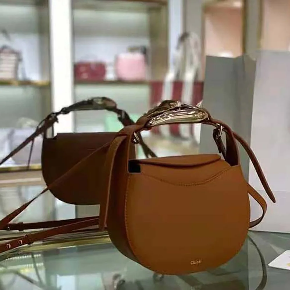 Chloe Kiss Small Purse in Small Grain Calfskin for Women in Brown