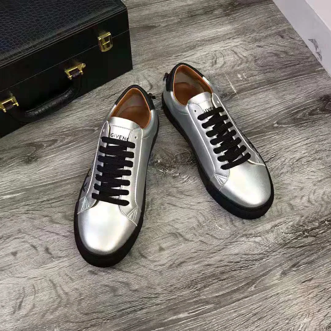 Givenchy Givenchy Shading Sneakers in Metallized Leather for Men in Silver Givenchy Givenchy Shading Sneakers in Metallized Leather for Men in Silver