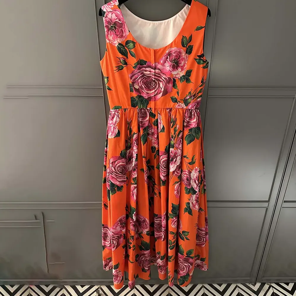 Dolce Gabbana D&G Cotton Calf-length Babydoll Dress with Rose Print for Women Dolce Gabbana D&G Cotton Calf-length Babydoll Dress with Rose Print for Women