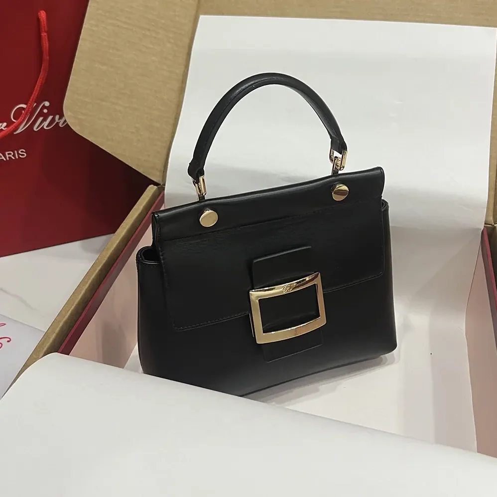 Roger Vivier Viv' Cabas Bag in Leather for Women in Black Roger Vivier Viv' Cabas Bag in Leather for Women in Black