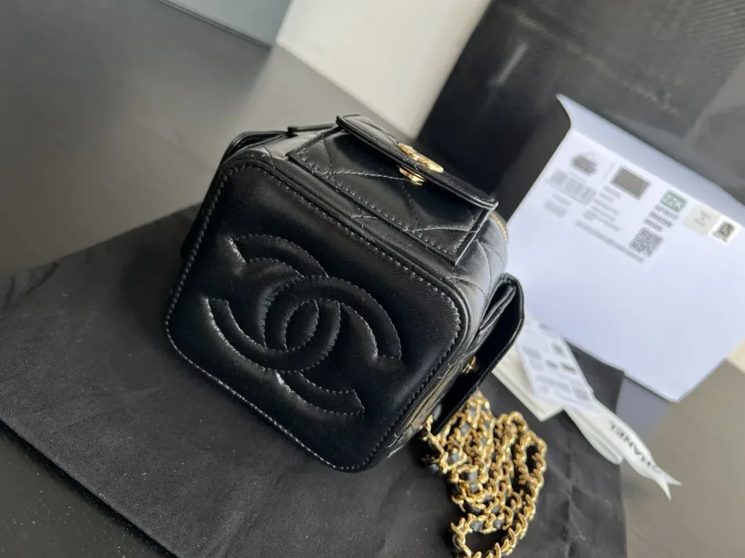 Chanel CC Vanity With Chain Bag Black / Chanel CC Vanity With Chain Bag Black /