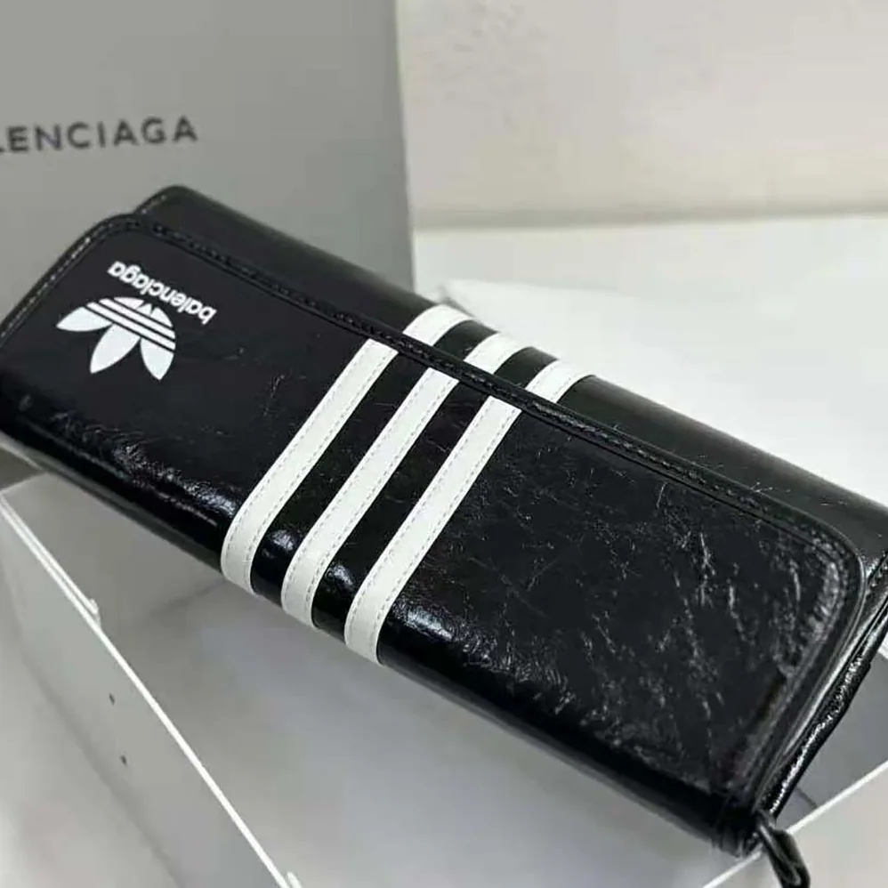 Balenciaga Balenciaga / Adidas Wallet on Strap in Black for Women Balenciaga Balenciaga / Adidas Wallet on Strap in Black for Women