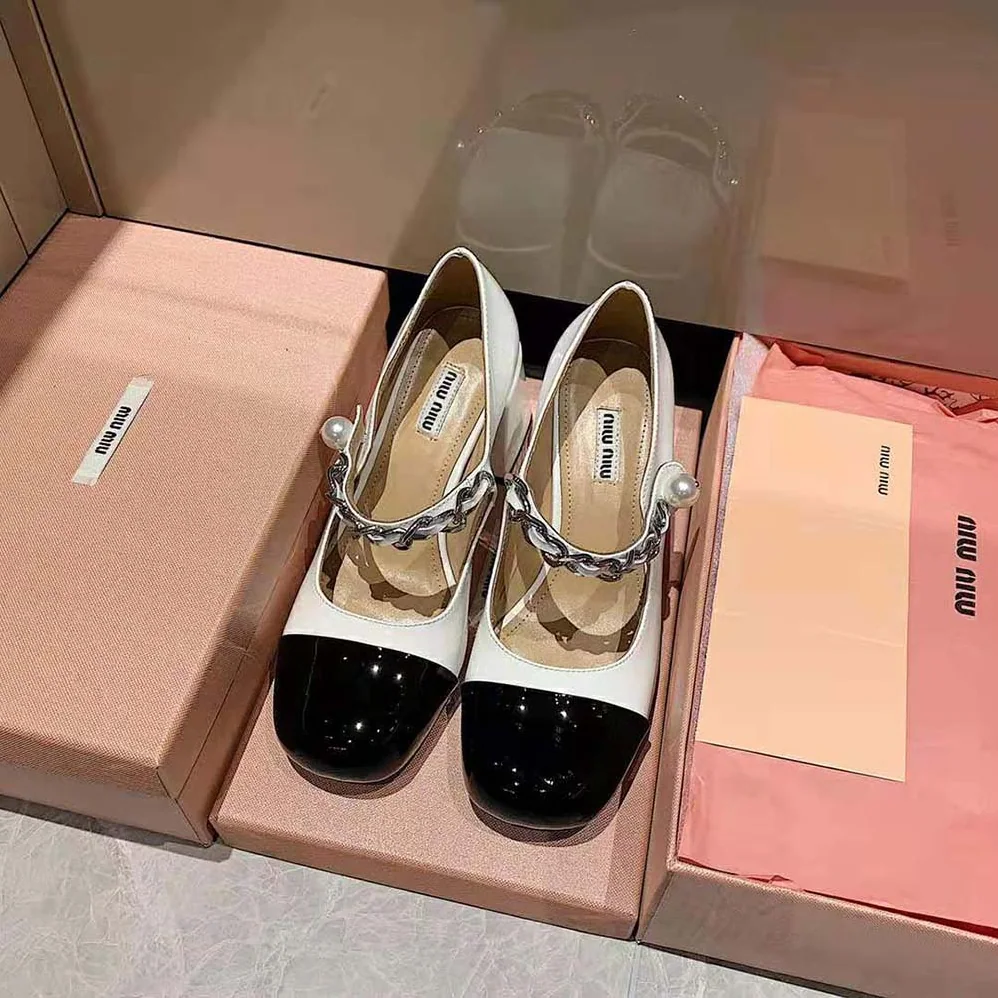 Miu Miu Patent Leather Pumps in 65 mm Heel for Women in White Miu Miu Patent Leather Pumps in 65 mm Heel for Women in White