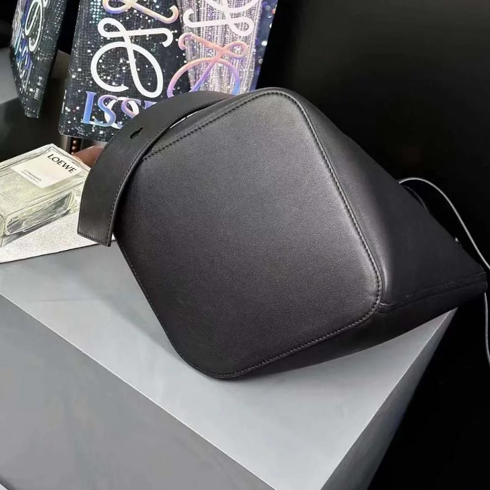 Loewe Medium Pebble Bucket Bag in Mellow Calfskin for Unisex in Black