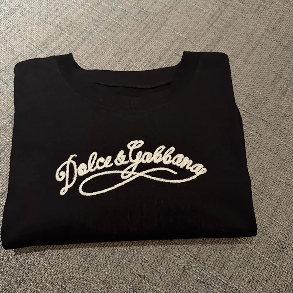 Dolce Gabbana D&G Jersey T-Shirt With Embroidery for Women in Black Dolce Gabbana D&G Jersey T-Shirt With Embroidery for Women in Black