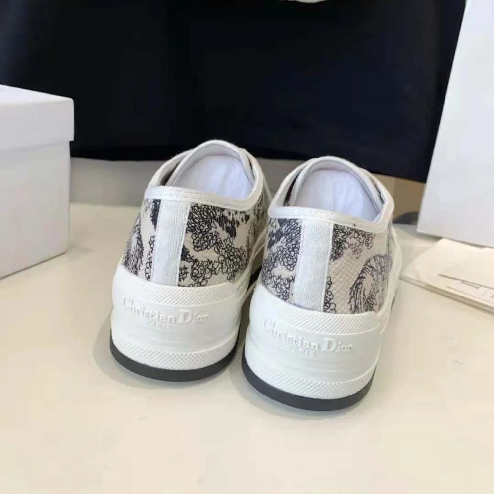 Dior Walk'n'dior Platform Sneaker White Embroidered Cotton with Blue Toile de Jouy Motif for Women Dior Walk'n'dior Platform Sneaker White Embroidered Cotton with Blue Toile de Jouy Motif for Women