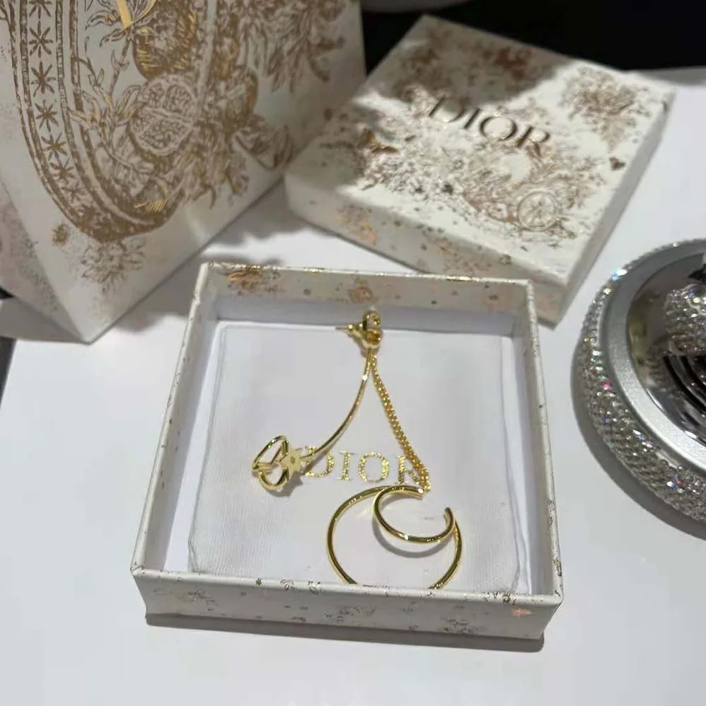 Dior 30 Montaigne Ear Jewelry Gold for Women in Finish Metal