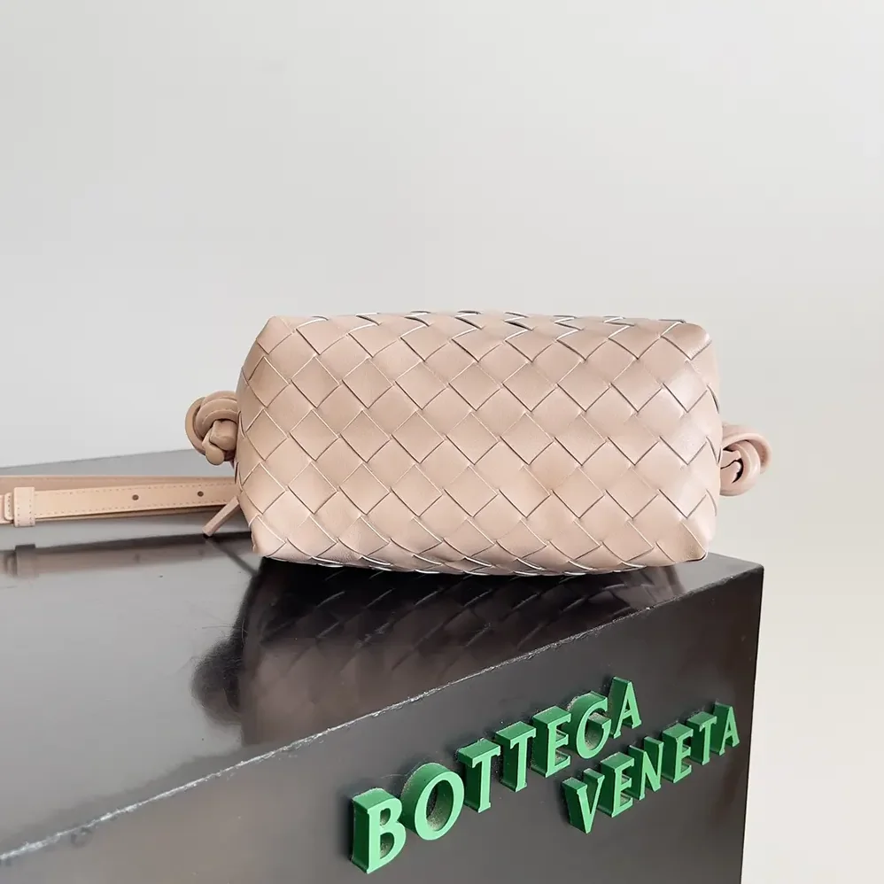 Bottega Veneta Top Handle Loop in Intrecciato Leather for Women in Pink