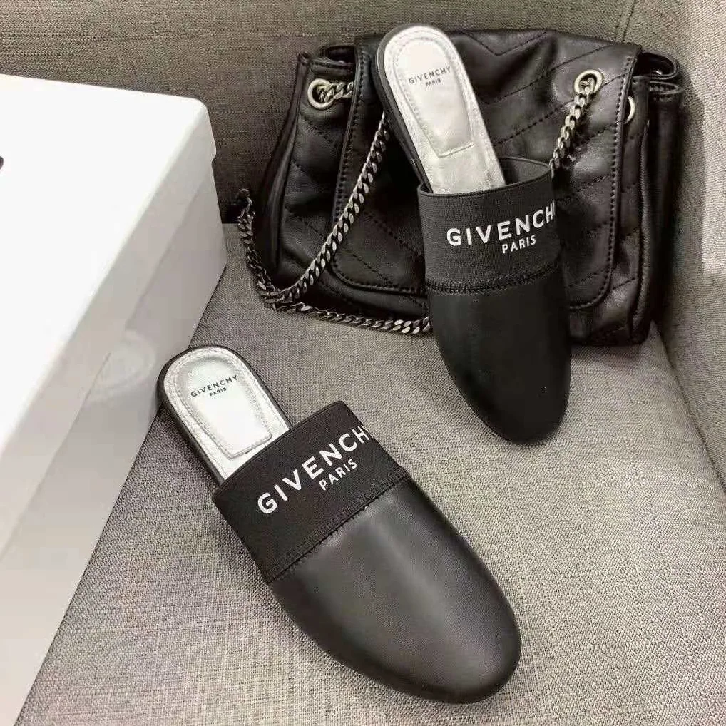 Givenchy Givenchy Paris Flat Mules in Leather for Women in Black Givenchy Givenchy Paris Flat Mules in Leather for Women in Black