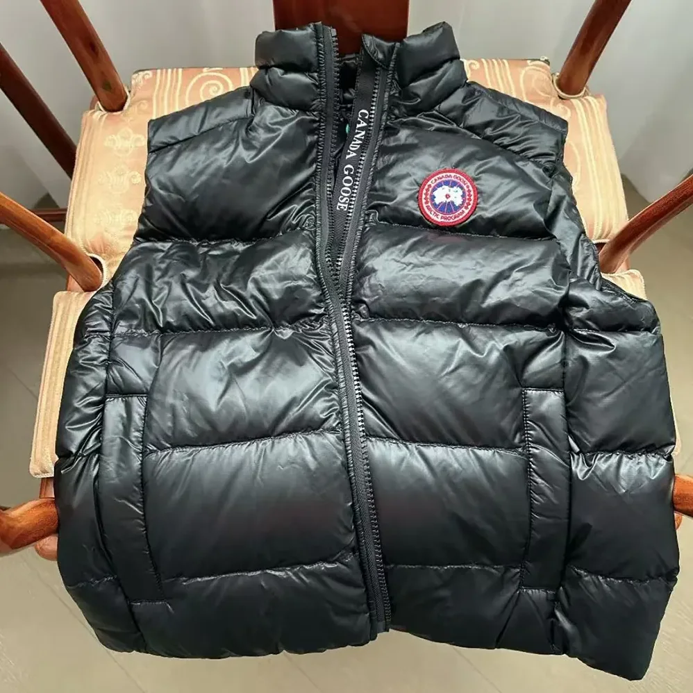 Canada Goose Crofton Vest with Recycled Feather-Light-Ripstop for Women in Black Canada Goose Crofton Vest with Recycled Feather-Light-Ripstop for Women in Black