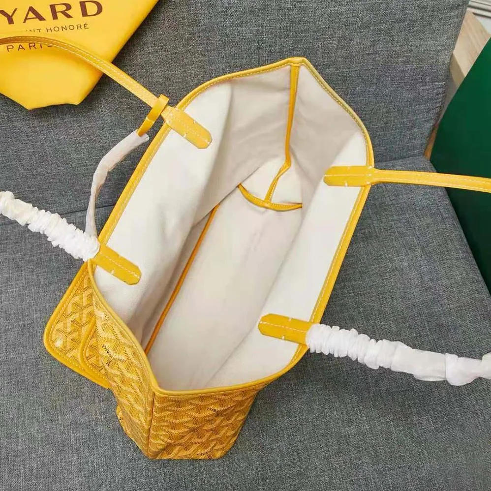 Goyard Sac Artois MM in Goyardine Canvas & Chevroches Calfskin for Women in Yellow Goyard Sac Artois MM in Goyardine Canvas & Chevroches Calfskin for Women in Yellow