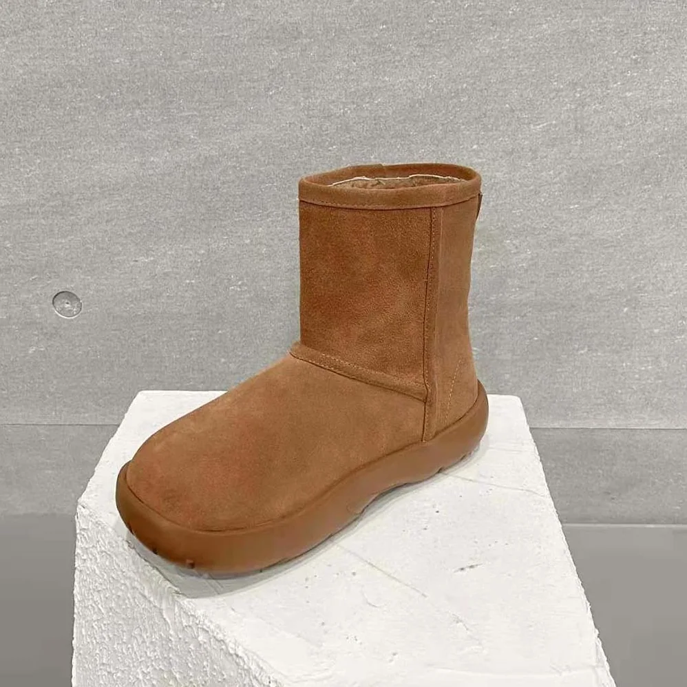 Bottega Veneta Snap Ankle Boot Realised in Shearling Calfskin for Unisex Bottega Veneta Snap Ankle Boot Realised in Shearling Calfskin for Unisex