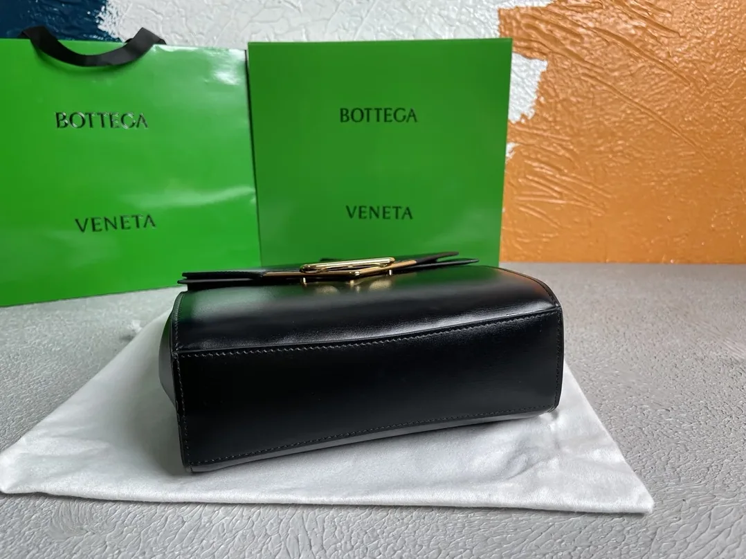 Bottega Veneta Clip Bag Black Bottega Veneta Clip Bag Black