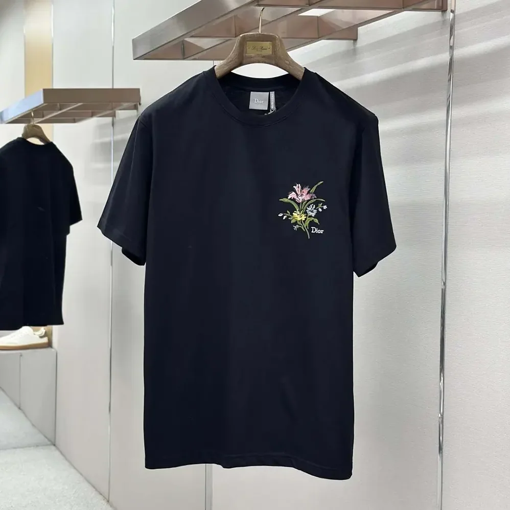 Dior T-Shirt with Dior Secret Garden Motif Relaxed Fit Black Cotton Jersey for Women Dior T-Shirt with Dior Secret Garden Motif Relaxed Fit Black Cotton Jersey for Women