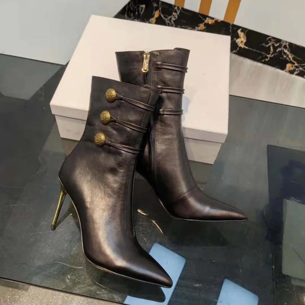 Balmain Alma Leather Ankle Boots in Smooth Leather for Women in Black Balmain Alma Leather Ankle Boots in Smooth Leather for Women in Black