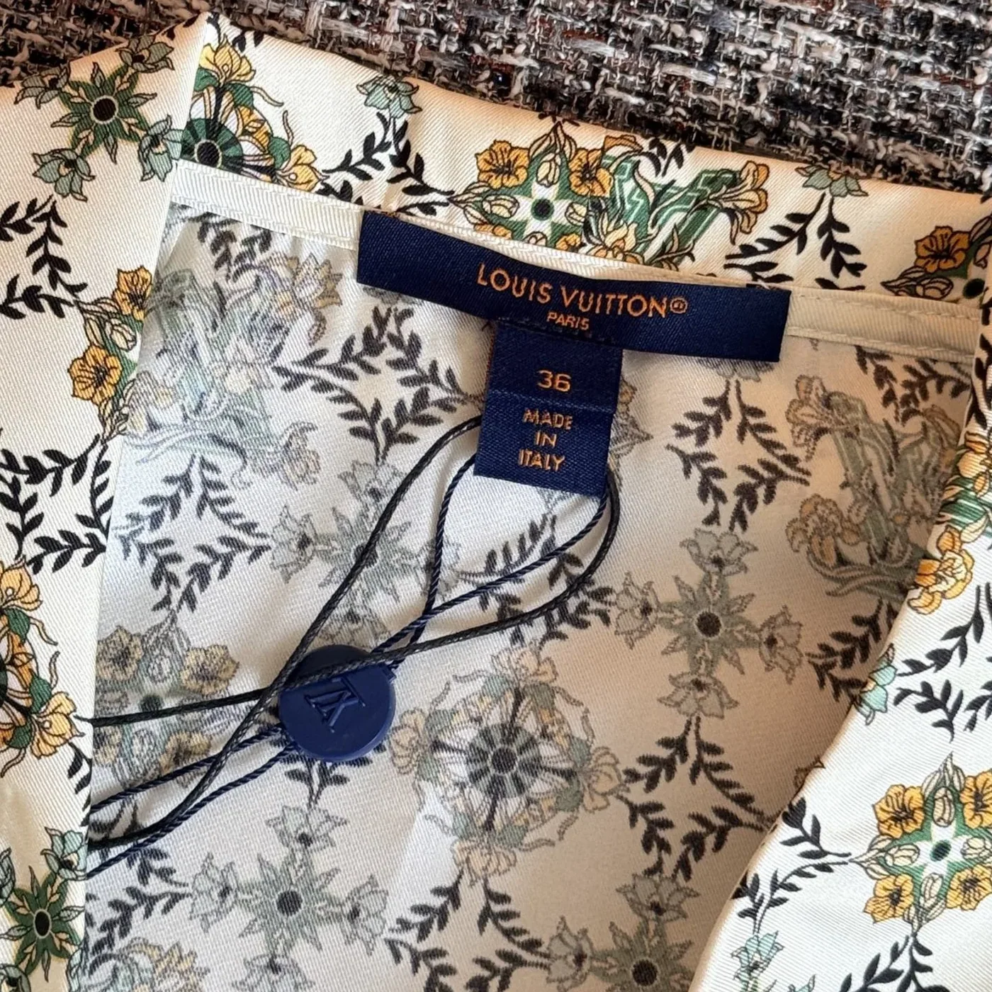 Louis Vuitton Cropped Nouveau Lavalliere Blouse Green in Beige
