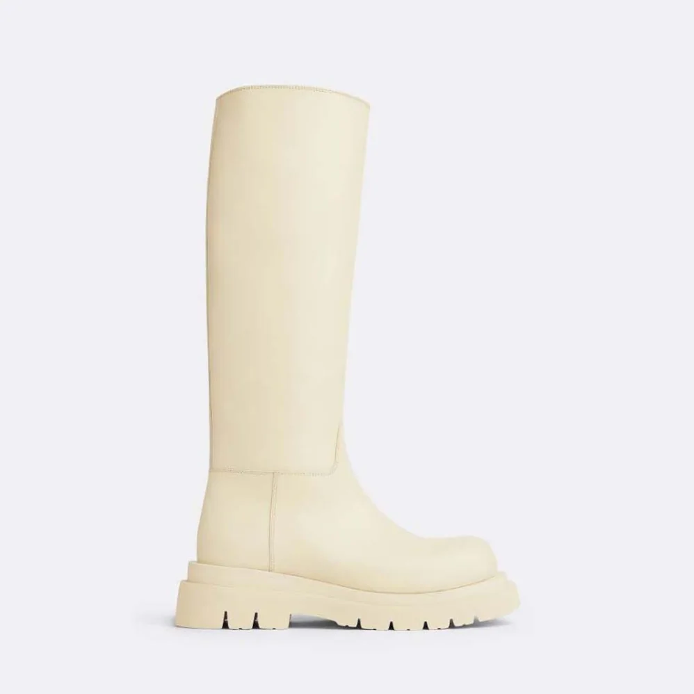 Bottega Veneta Lug Boot in Calfskin Leather for Women in White