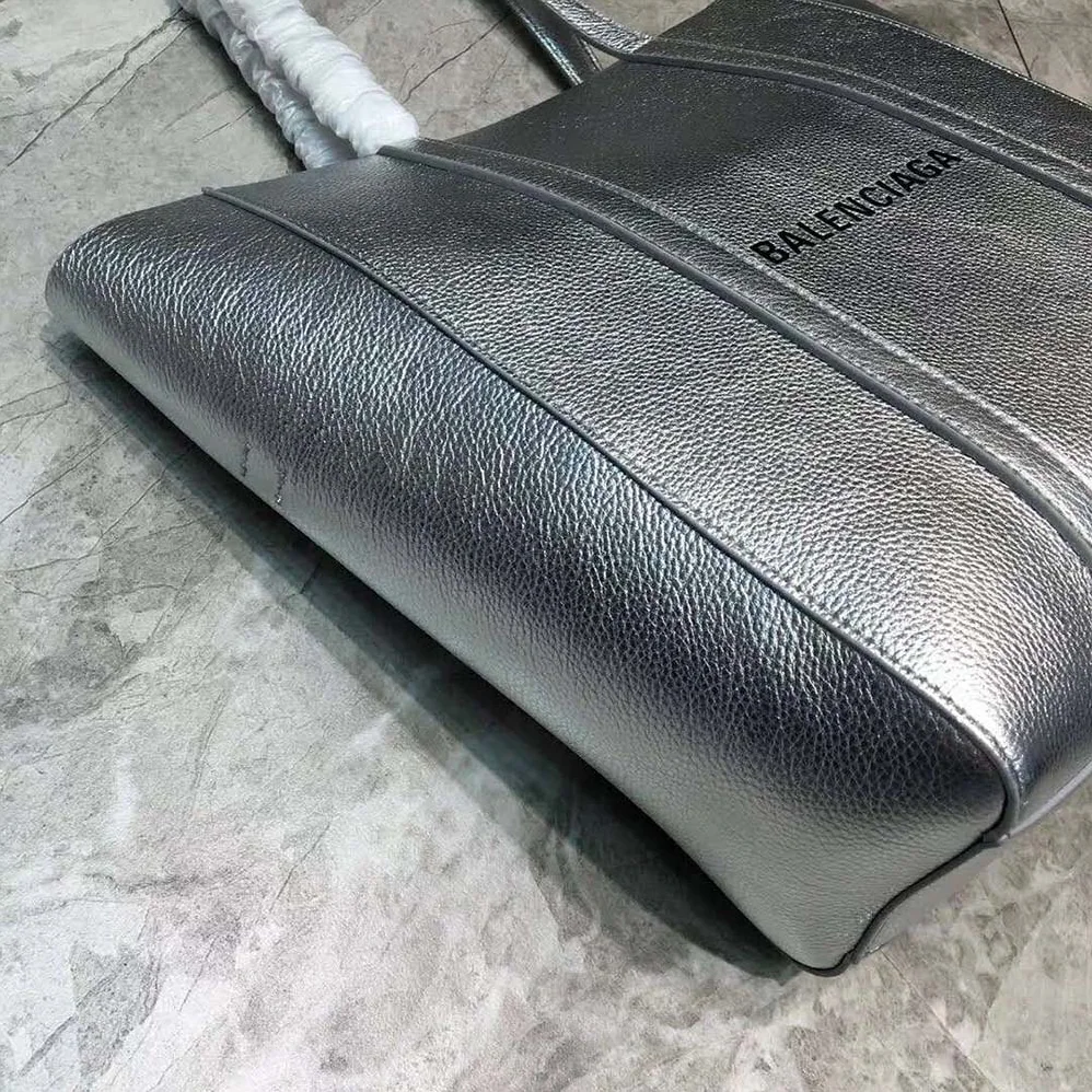 Balenciaga Everyday Tote XXS Metallic Effect for Women in Silver Balenciaga Everyday Tote XXS Metallic Effect for Women in Silver