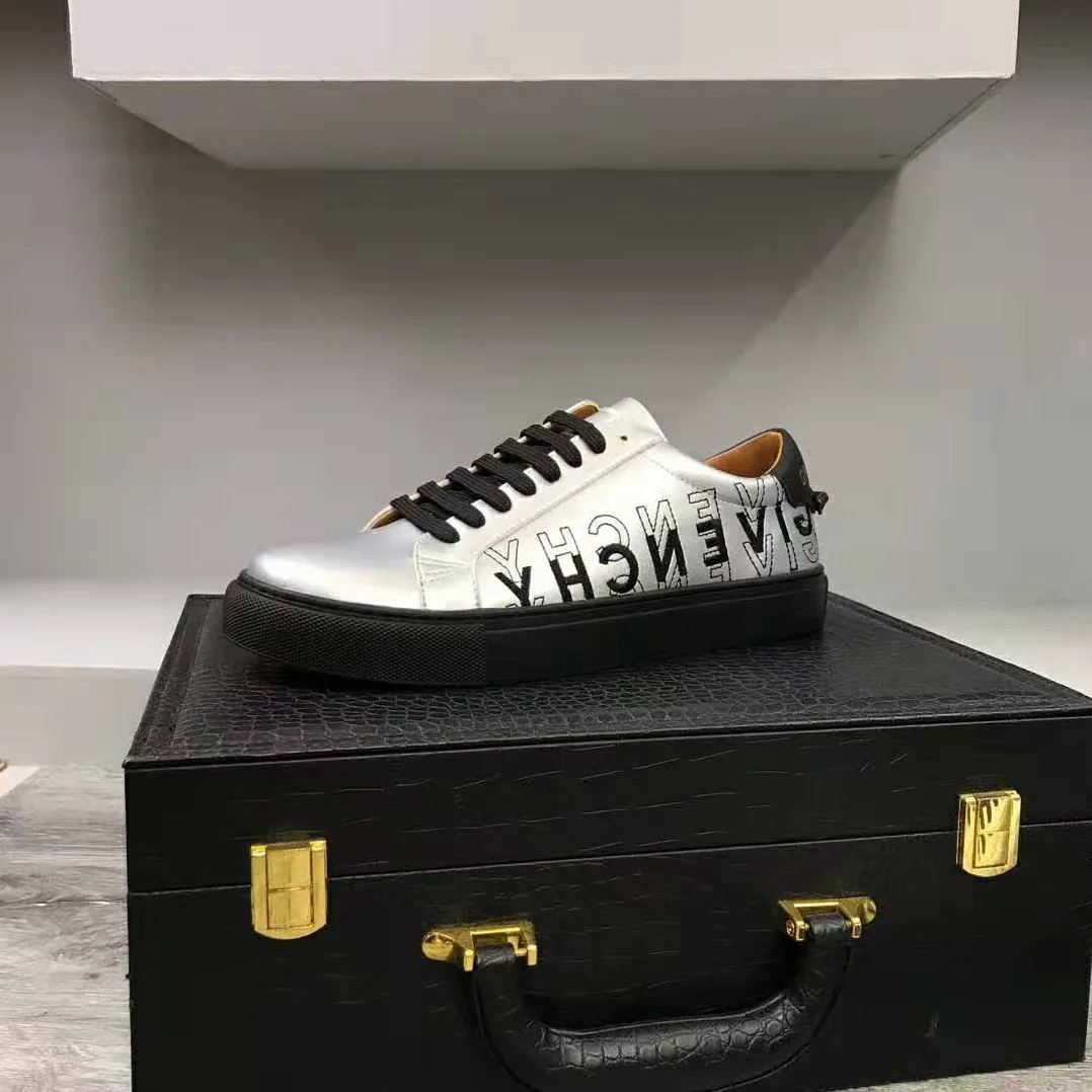 Givenchy Givenchy Shading Sneakers in Metallized Leather for Men in Silver Givenchy Givenchy Shading Sneakers in Metallized Leather for Men in Silver