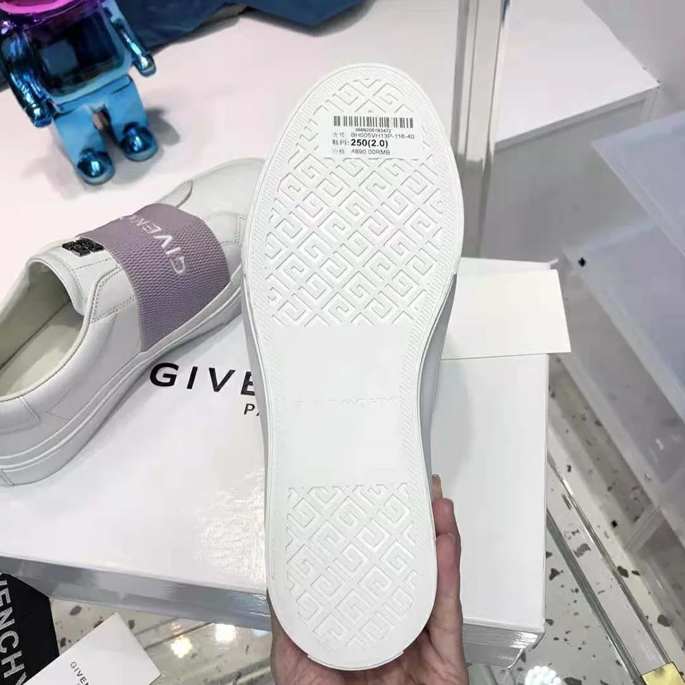 Givenchy Sneakers City Sport in Leather with GIVENCHY Webbing for Unisex in Purple Givenchy Sneakers City Sport in Leather with GIVENCHY Webbing for Unisex in Purple